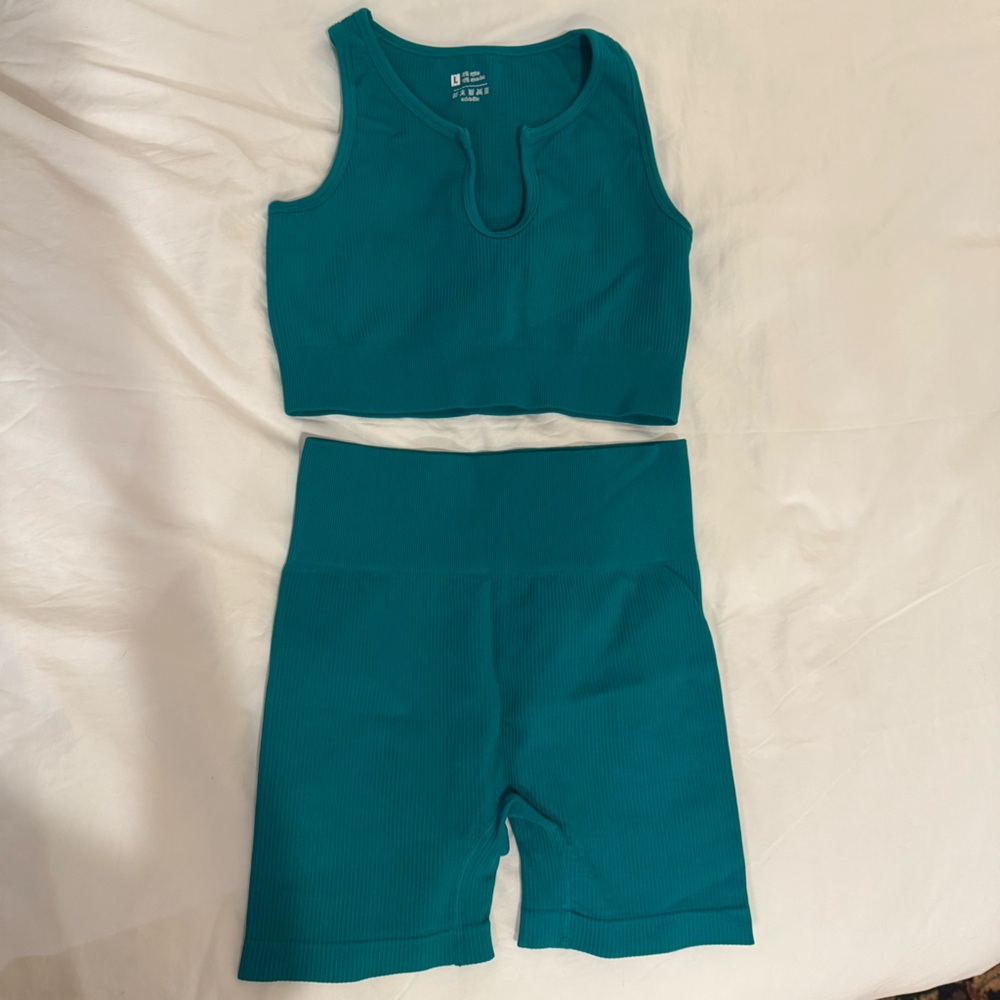 ATHLETIC BIKER SHORT AND TOP SET